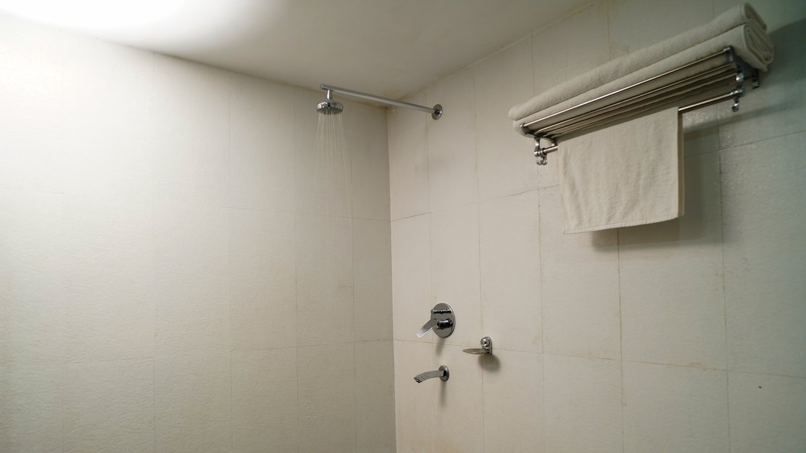 Bird Trail Cottage bathroom 2 — The Sirmour Retreat