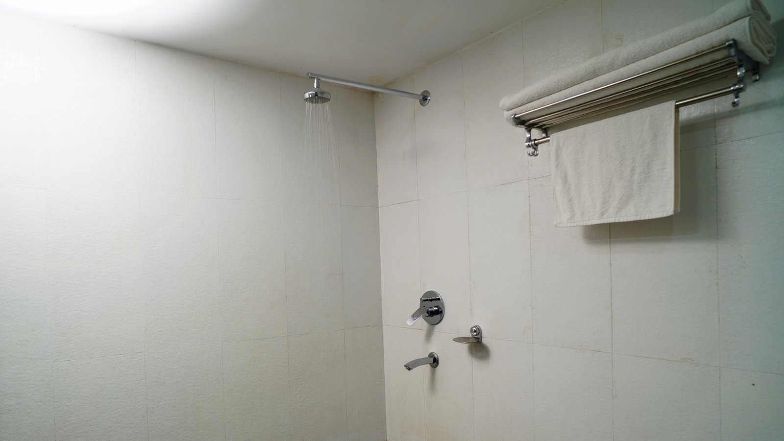 Bird Trail Cottage bathroom — The Sirmour Retreat