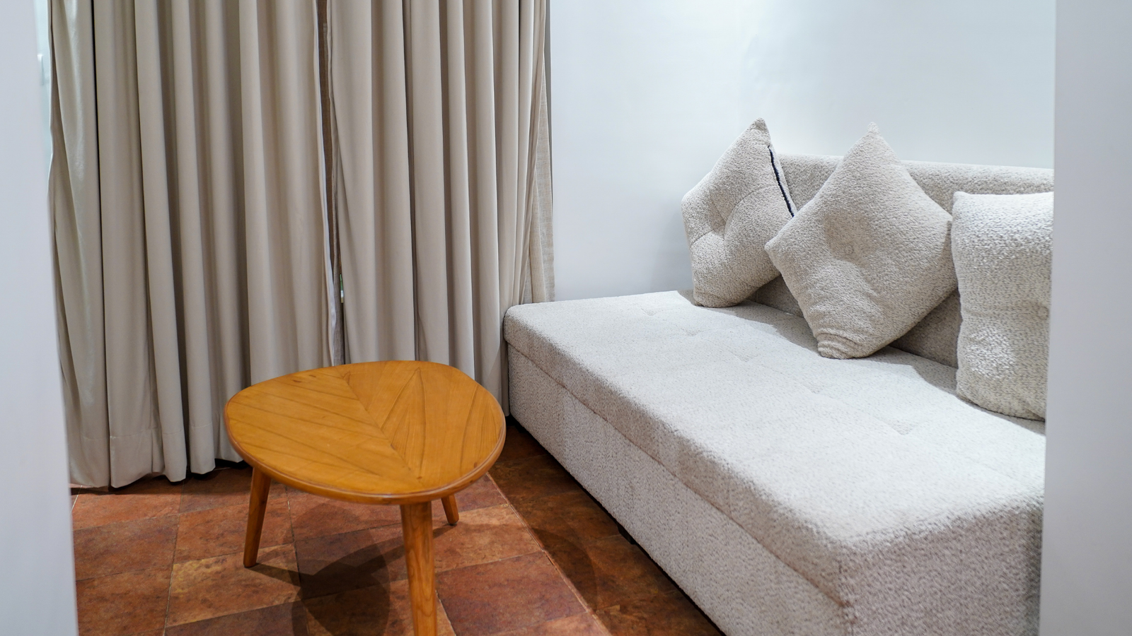 Mountain Trail Cottage room 3 — The Sirmour Retreat