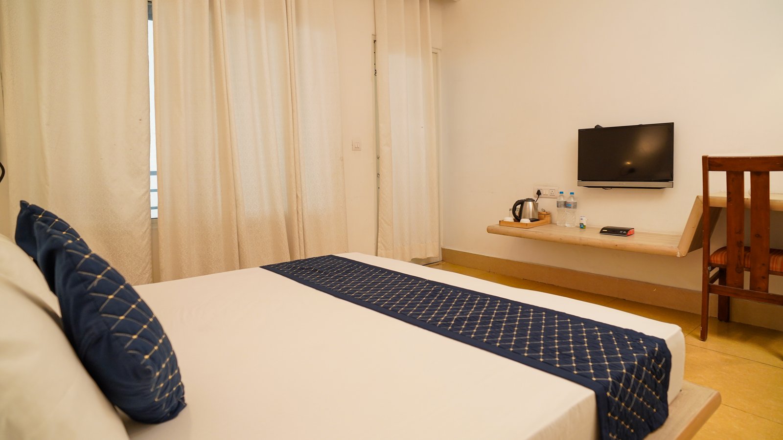 Woodhouse I room 3 — The Sirmour Retreat