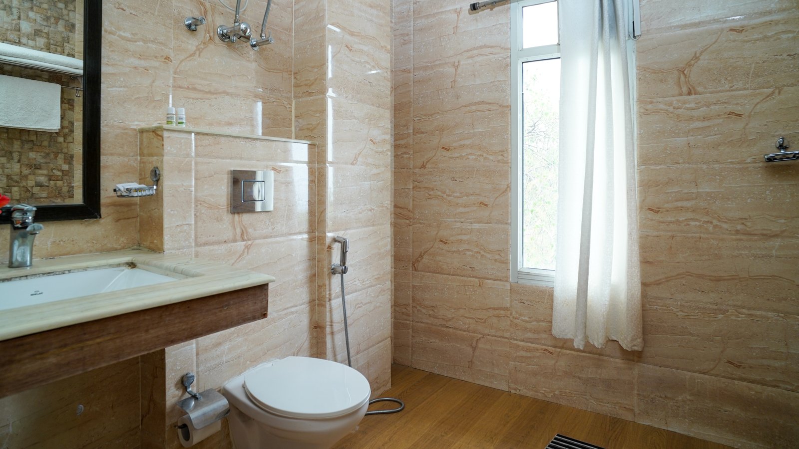 Woodhouse I bathroom — The Sirmour Retreat