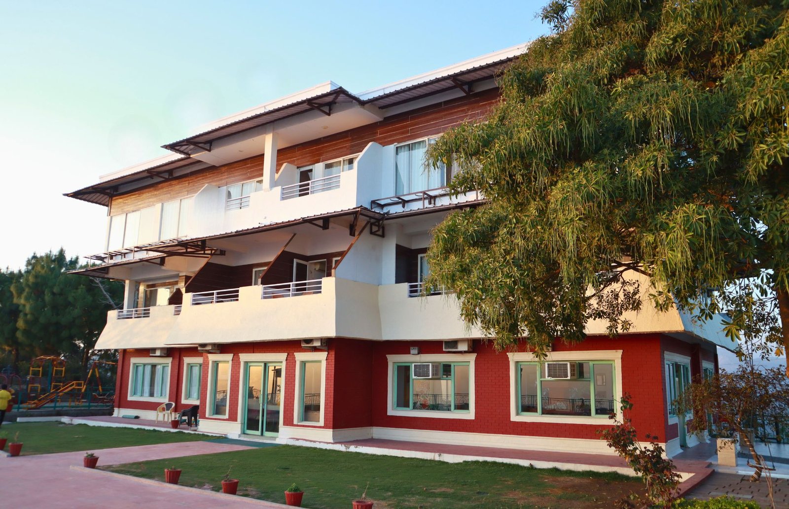 The Sirmour Retreat - Fascade